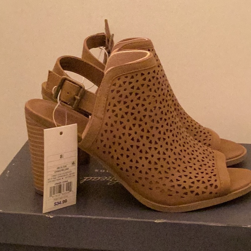 NWT Universal Thread Faux Leather Cognac heels 8.5